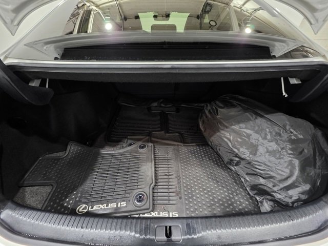 Used 2017 Lexus IS 300 AWD image 22