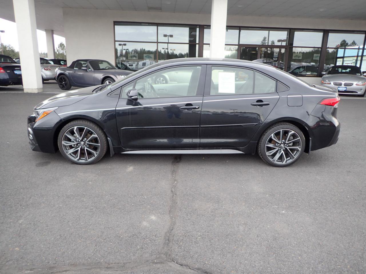 Used 2021 Toyota Corolla SE FWD image 2