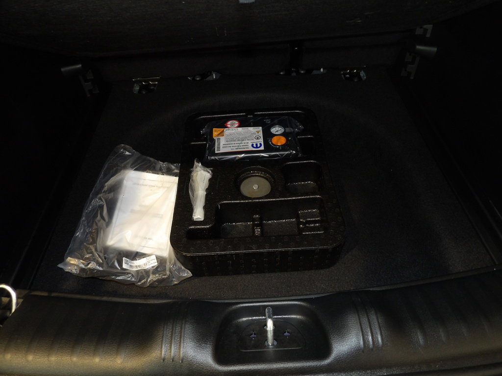 Used 2025 Jeep Compass Limited image 19