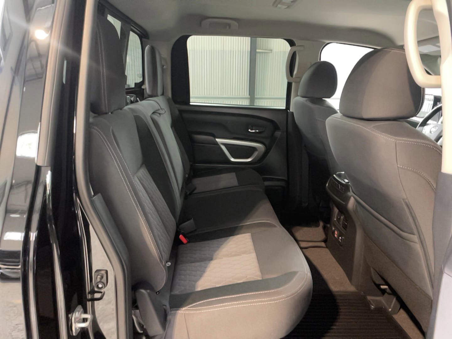Used 2021 Nissan Titan SV w/ SV Convenience Package image 21