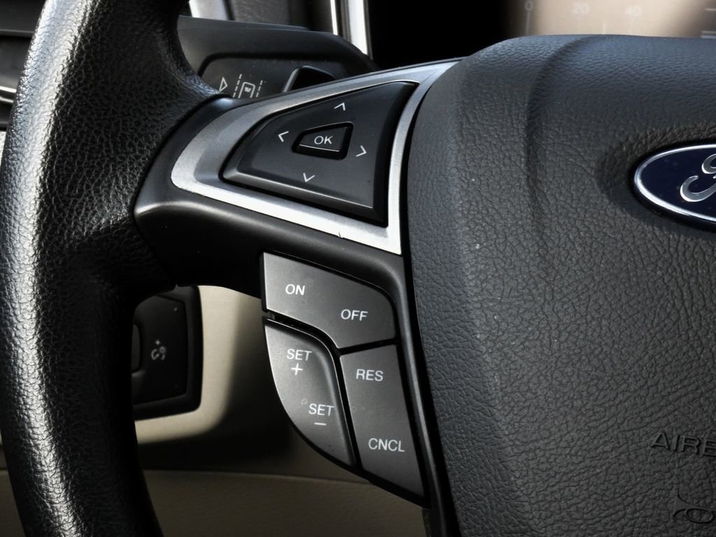 Used 2019 Ford Fusion SE FWD image 12