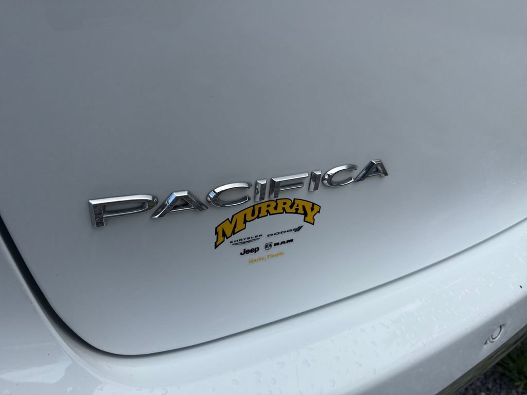 Used 2025 Chrysler Pacifica Select FWD image 16