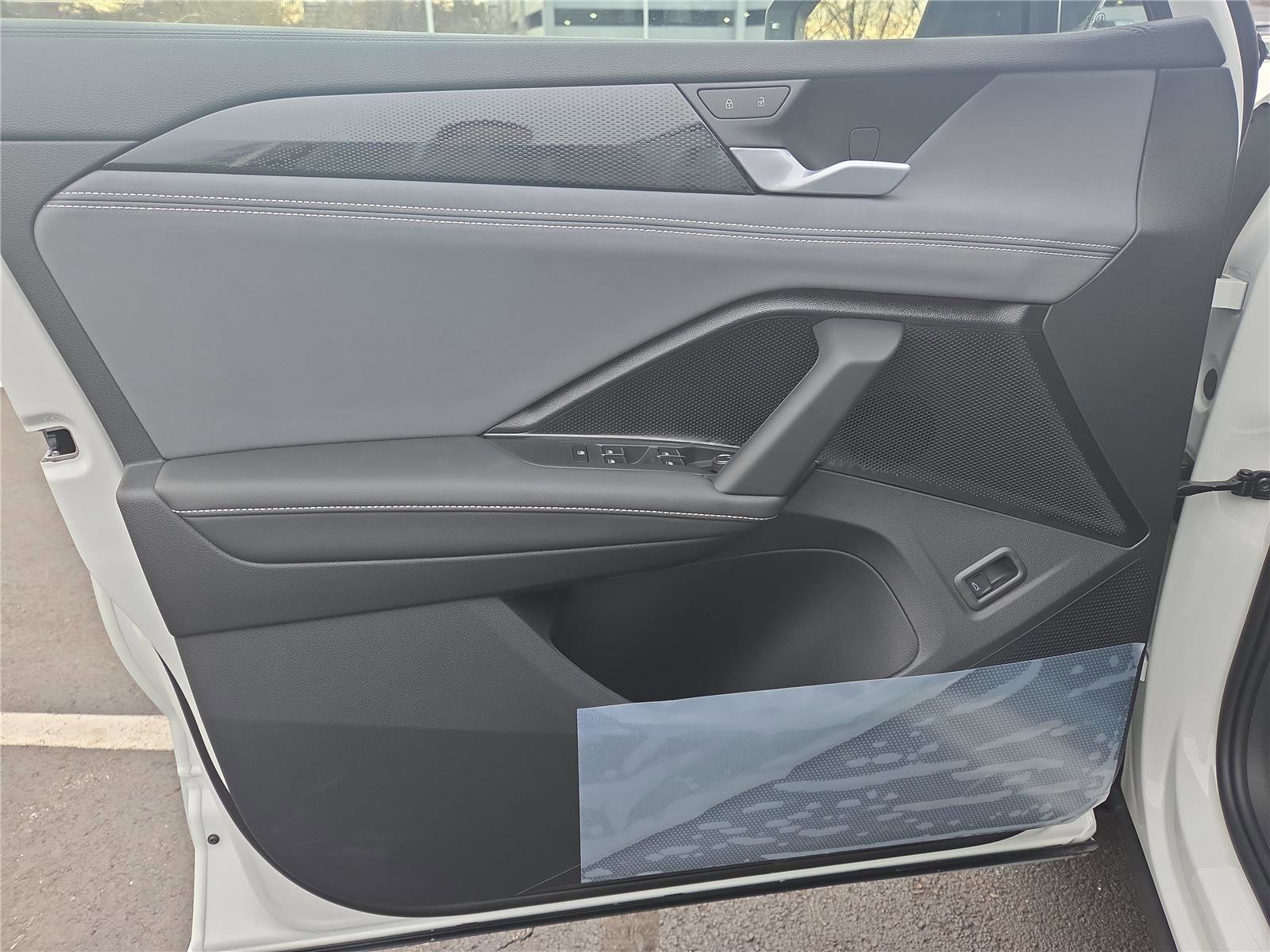 New 2026 Volkswagen Tiguan SE R-Line image 12