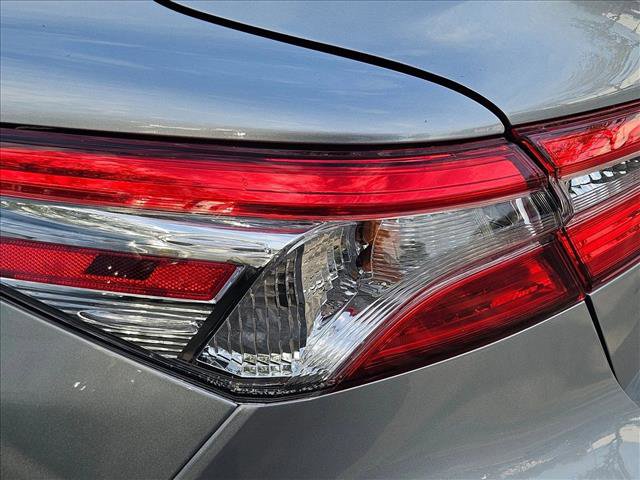 Used 2018 Toyota Camry LE image 5