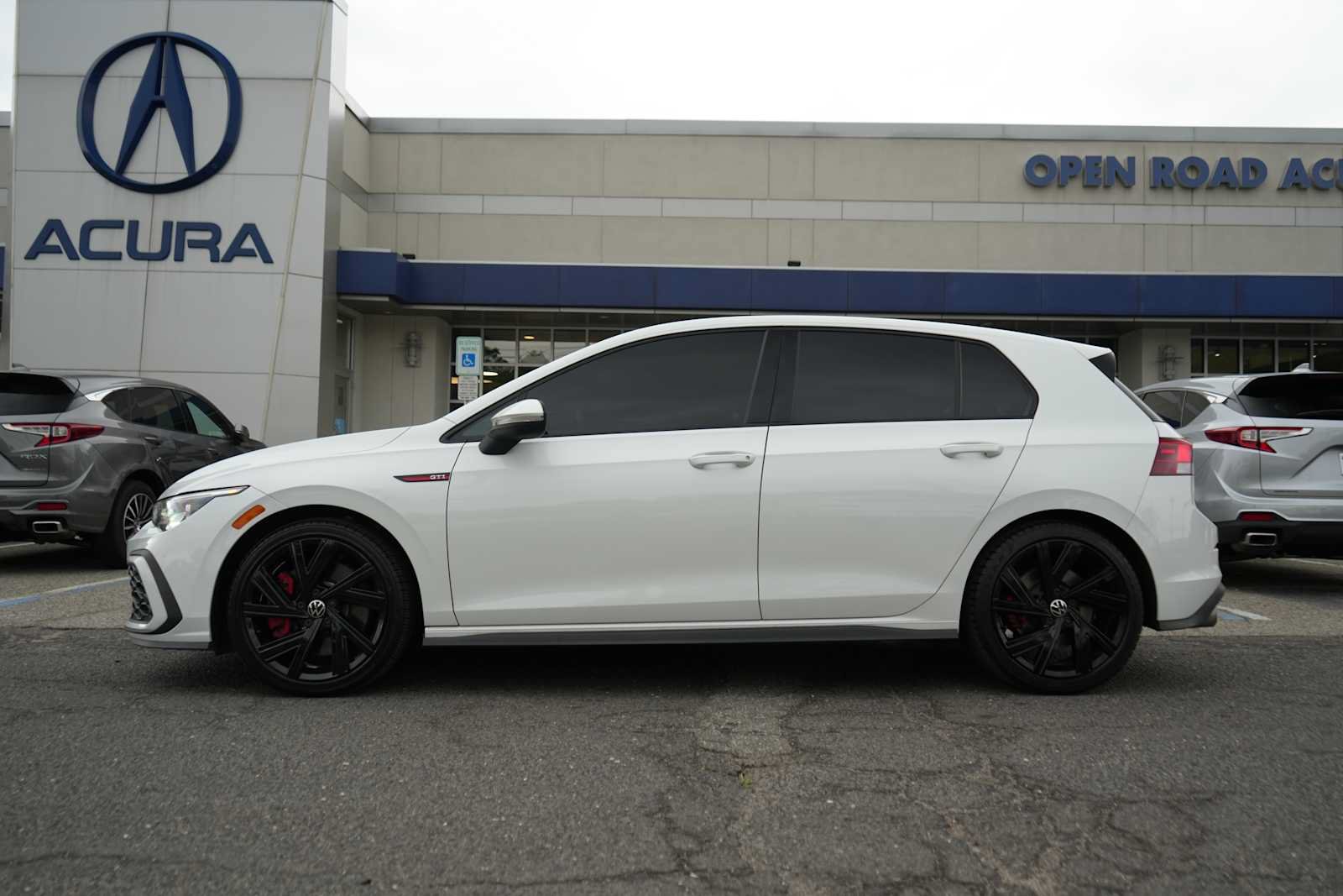 Used 2023 Volkswagen GTI SE FWD image 4