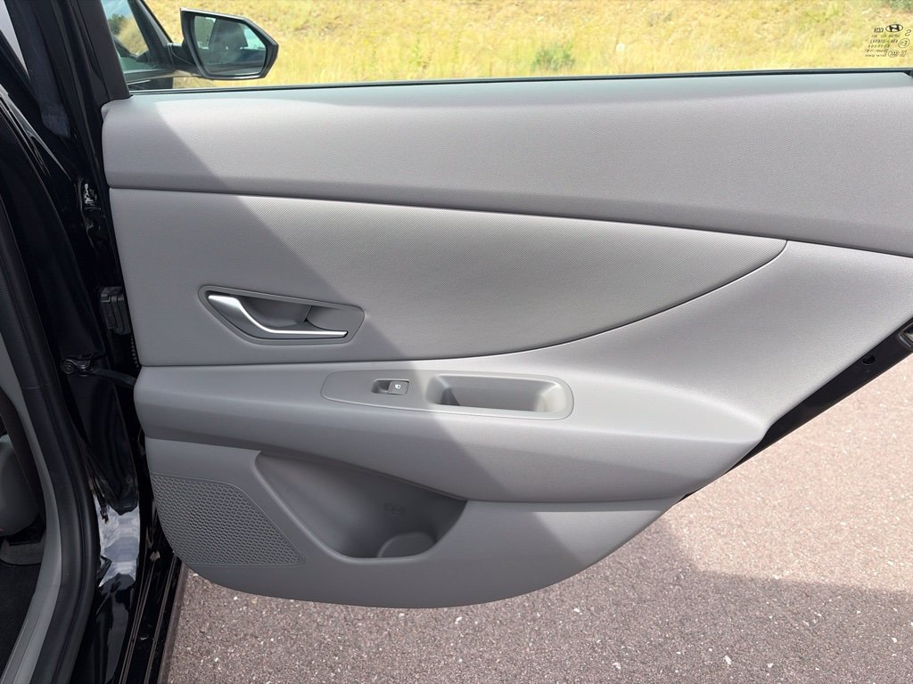 Certified 2025 Hyundai Elantra SEL FWD image 17