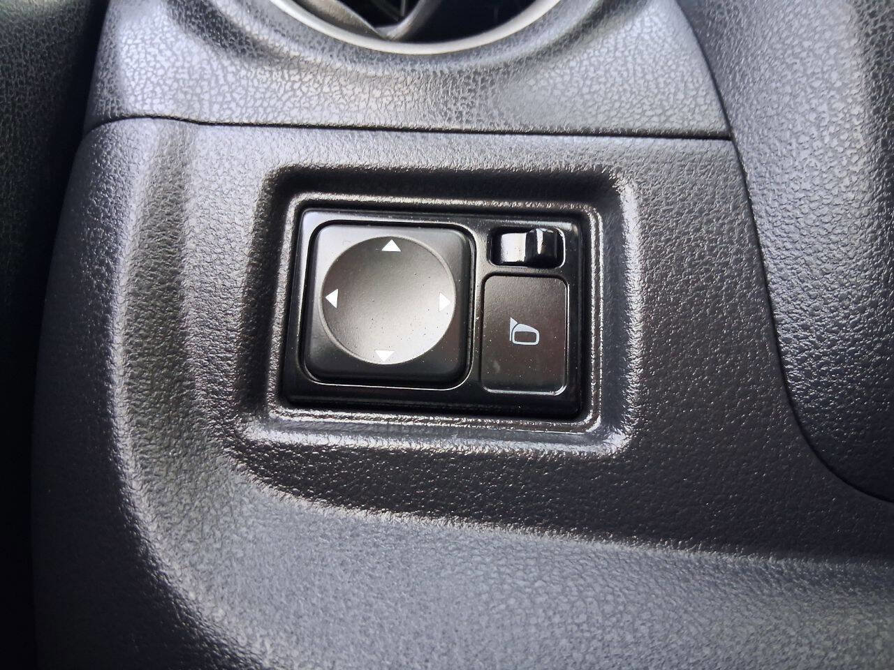 Used 2014 Nissan Versa Note S FWD image 17