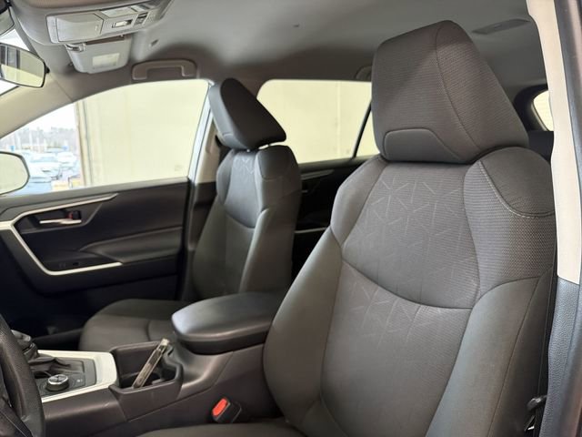 Used 2025 Toyota RAV4 XLE image 19