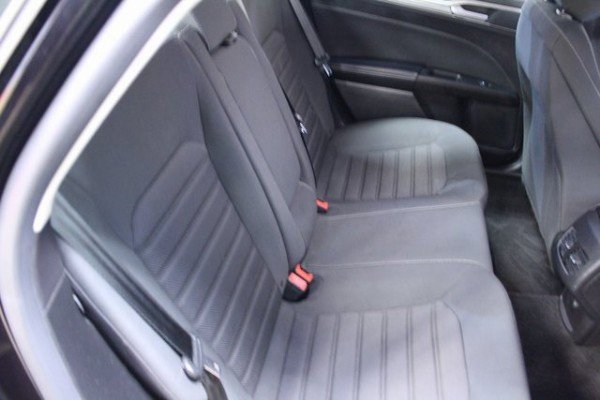 Used 2020 Ford Fusion SE image 9