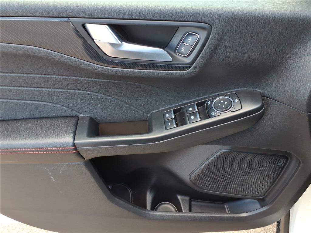 Used 2025 Ford Escape ST-Line w/ Equipment Group 301A FWD image 9