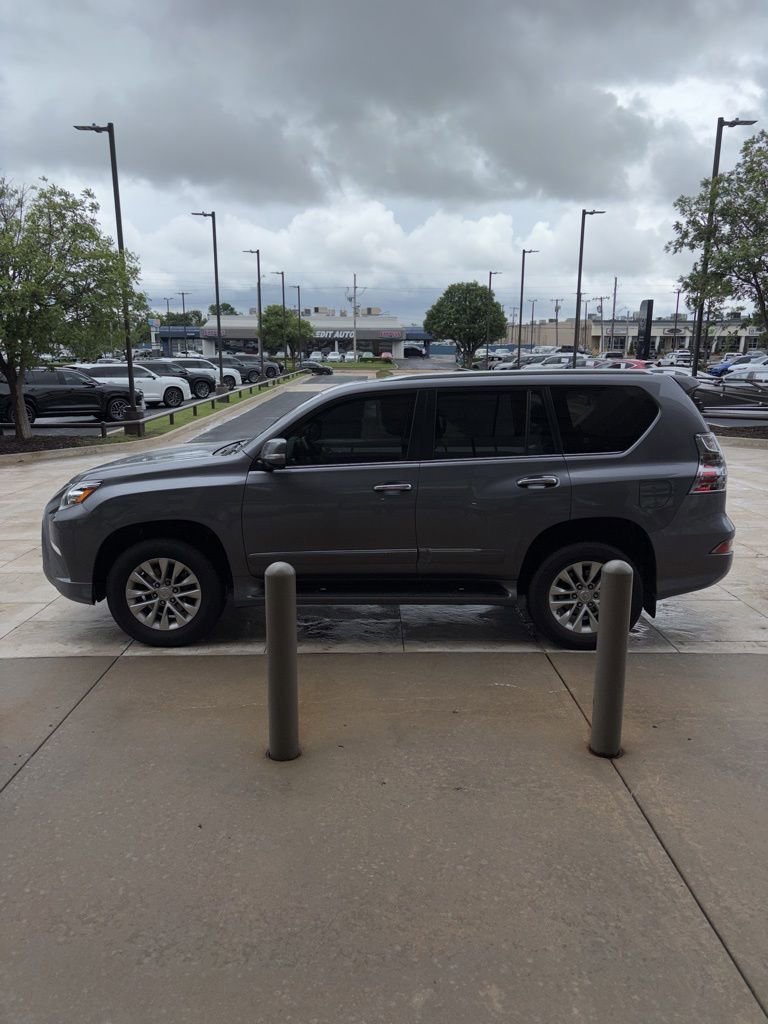 Used 2016 Lexus GX 460 w/ Premium Package AWD/4WD image 2