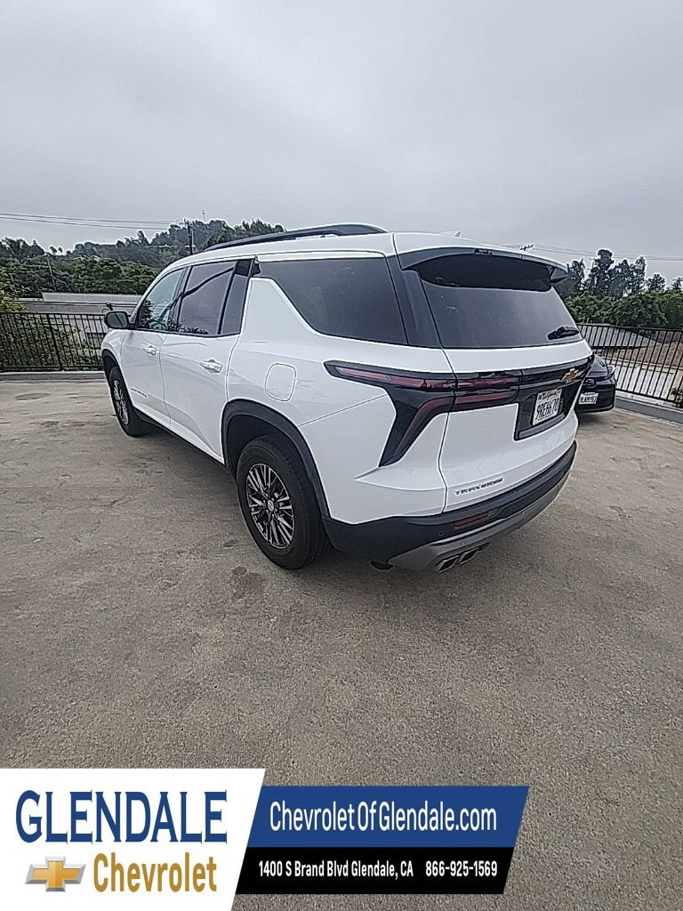 Used 2025 Chevrolet Traverse LT FWD image 4