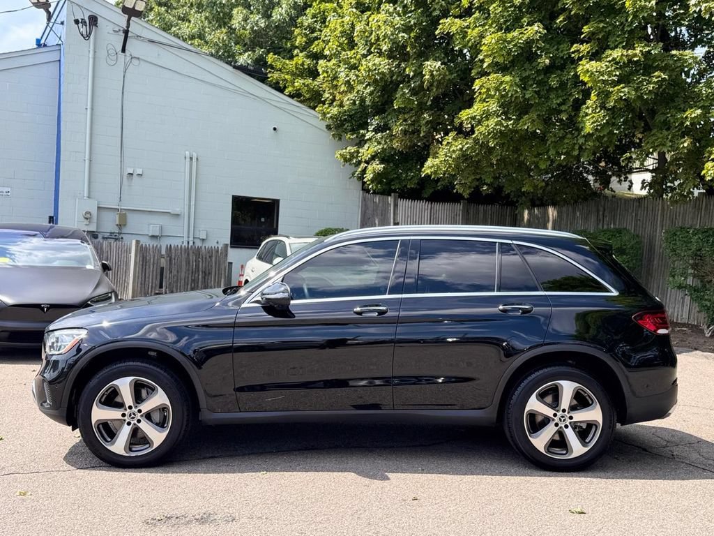 Used 2021 Mercedes-Benz GLC 300 4MATIC image 3