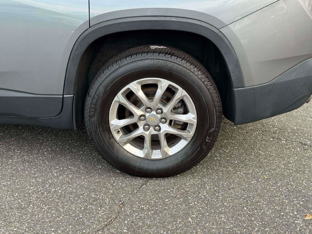 Used 2020 Chevrolet Traverse LT w/ Driver Confidence II Package AWD/4WD image 11