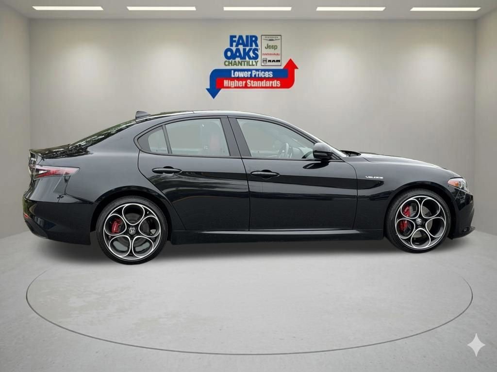 Used 2025 Alfa Romeo Giulia AWD w/ Veloce Package AWD image 6