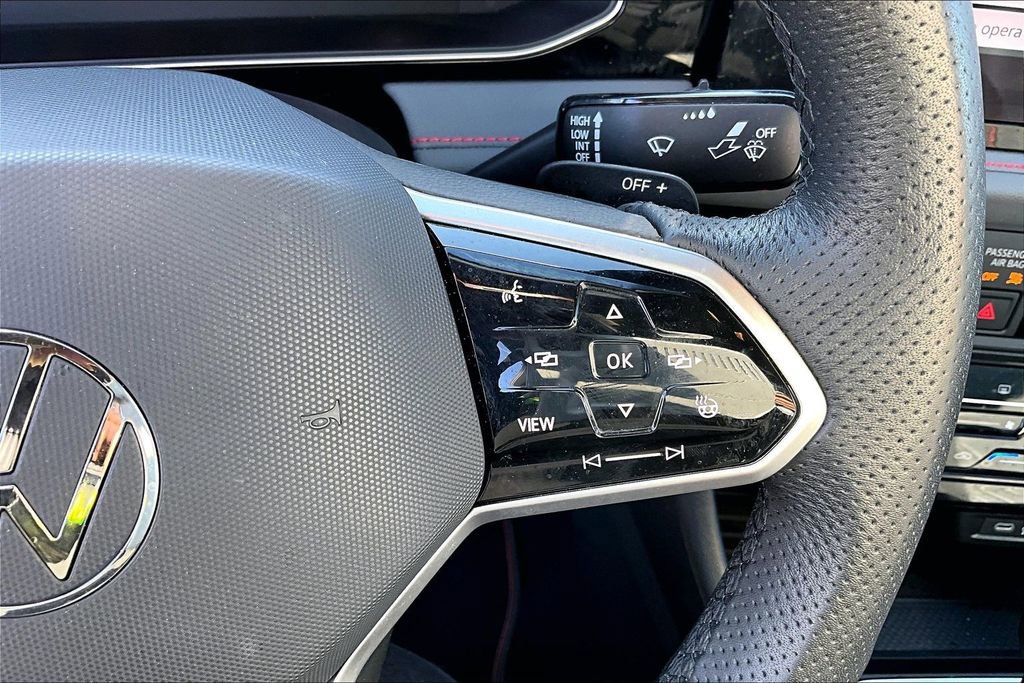 Used 2025 Volkswagen Jetta GLI Autobahn image 28