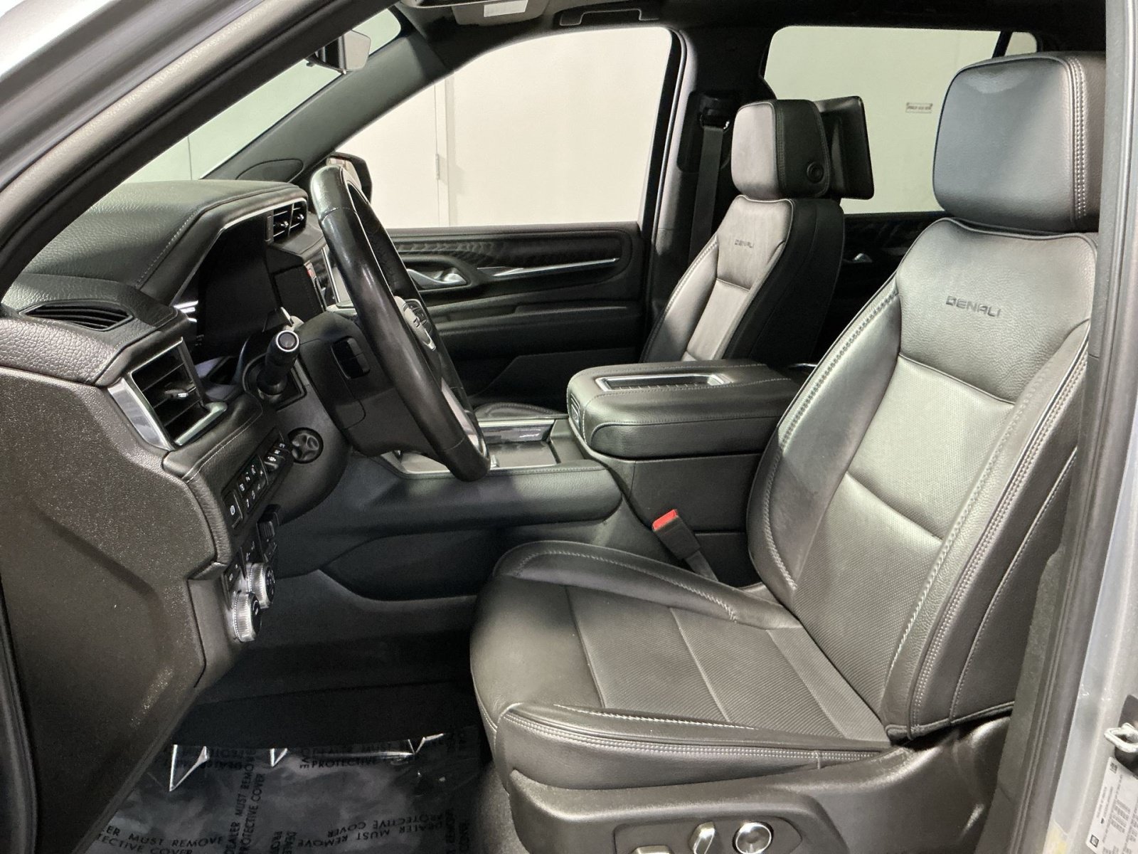 Used 2024 GMC Yukon Denali w/ Advanced Technology Package AWD/4WD image 14
