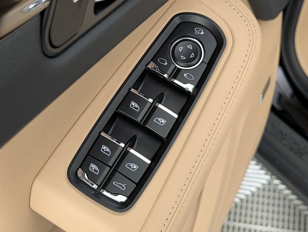 New 2026 Porsche Macan AWD/4WD image 27