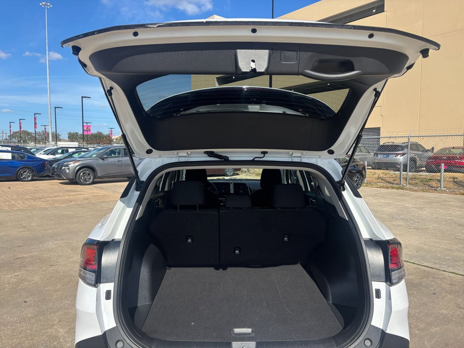 Used 2025 Kia Sportage LX image 29