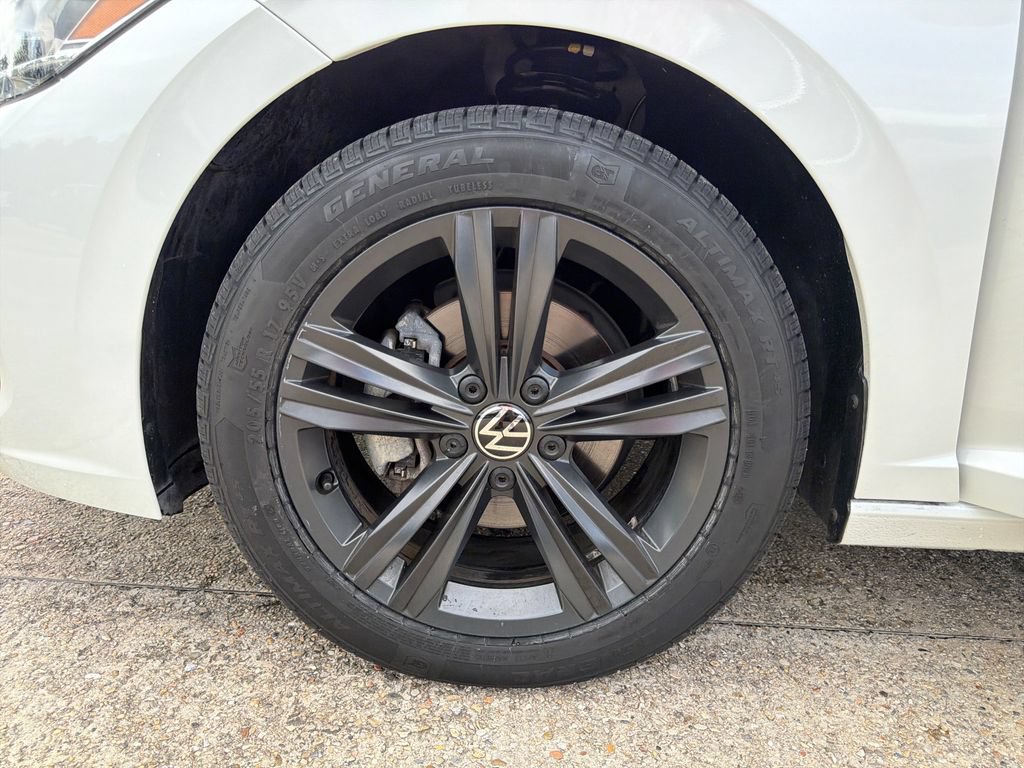 Used 2023 Volkswagen Jetta SE w/ Panoramic Sunroof Package FWD image 30