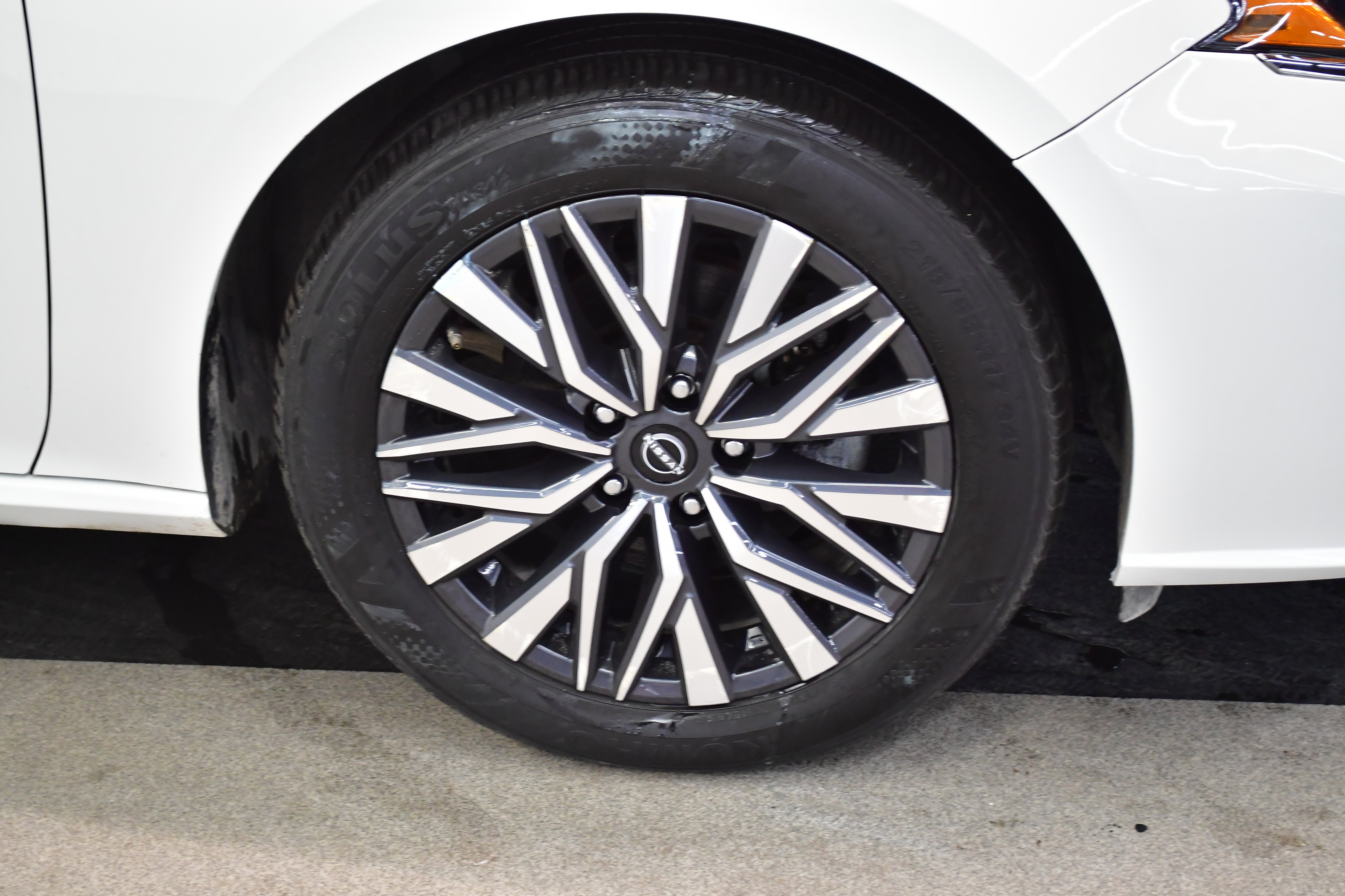 Used 2025 Nissan Altima 2.5 SV FWD image 36