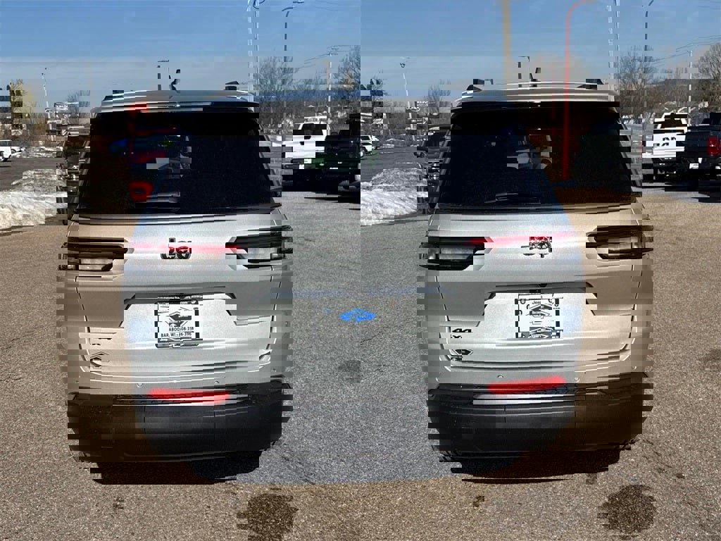 New 2026 Jeep Grand Cherokee L Limited w/ Limited Altitude Package image 3