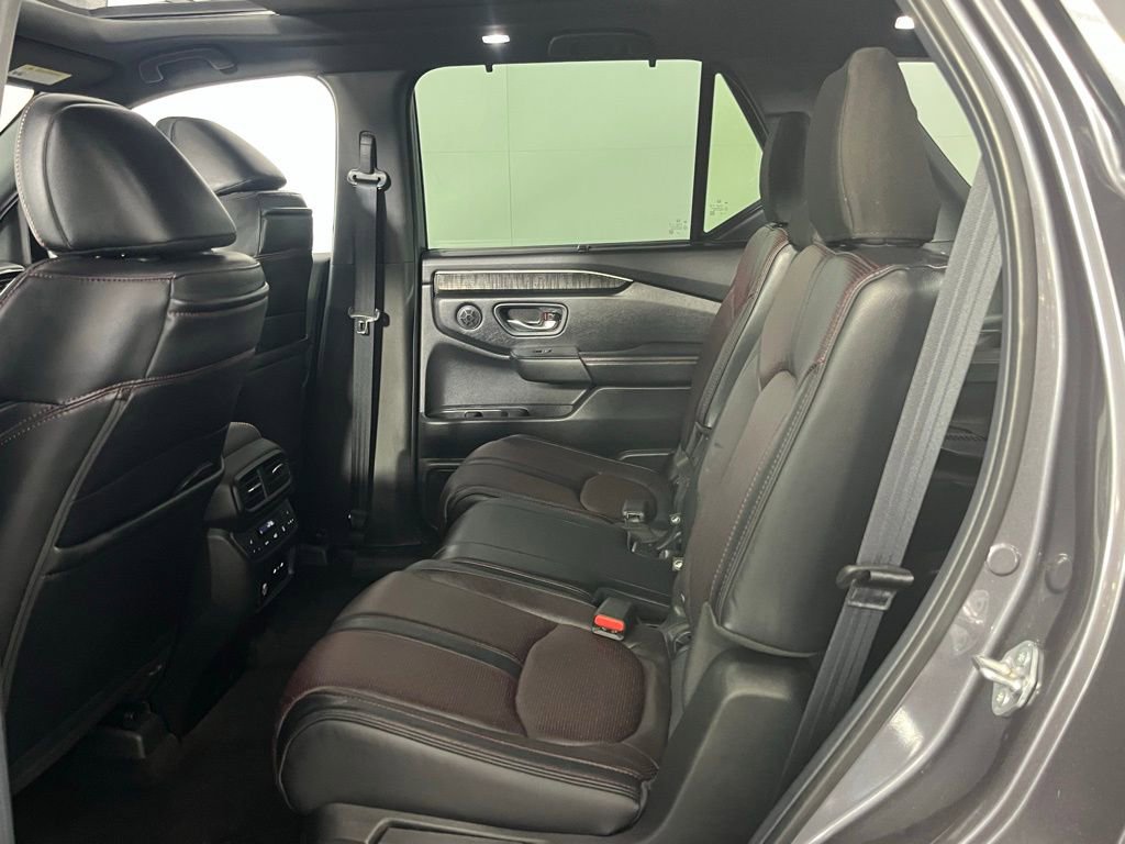 Used 2025 Honda Pilot Black Edition image 26