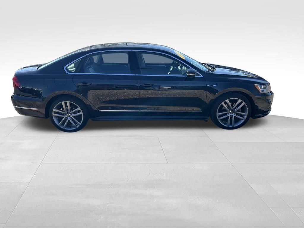 Used 2017 Volkswagen Passat 1.8T R-Line image 7