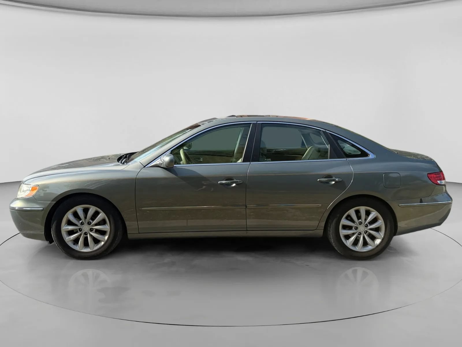 Used 2006 Hyundai Azera Limited FWD image 2
