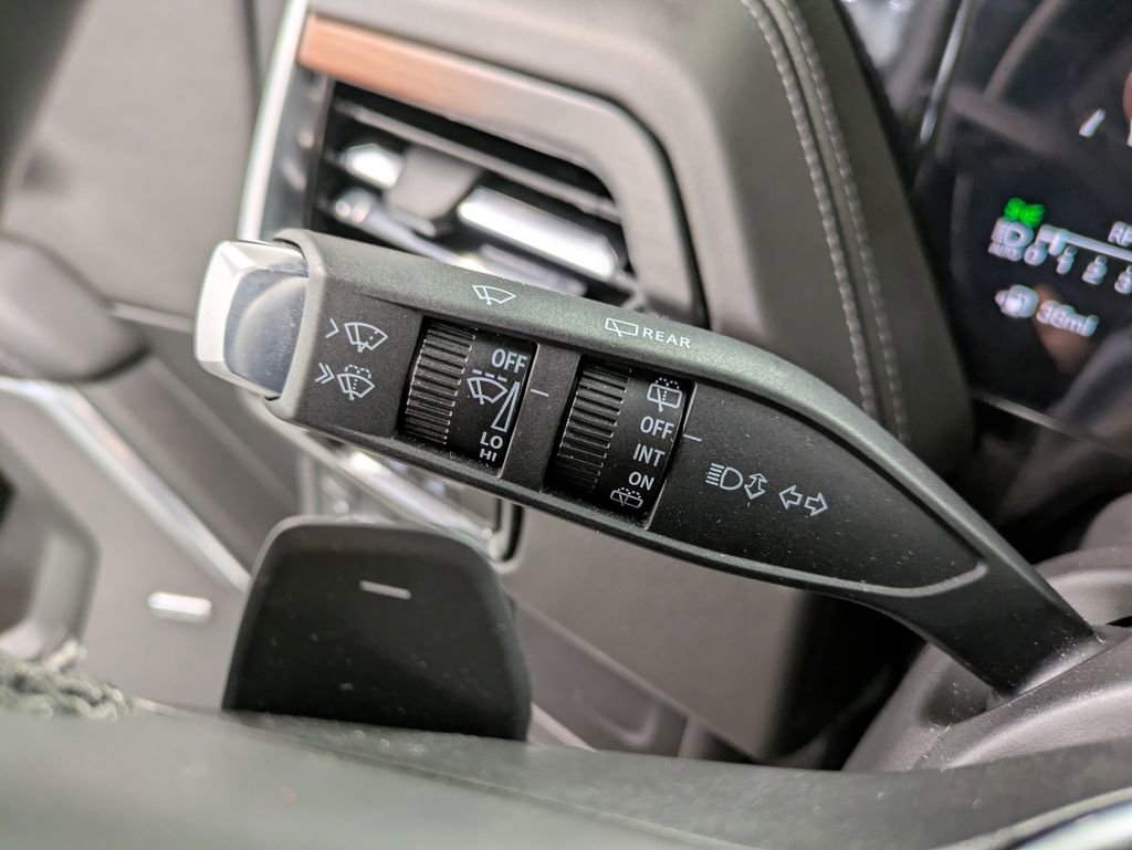 Used 2026 GMC Yukon Denali w/ Sun & Power Step Package AWD/4WD image 17