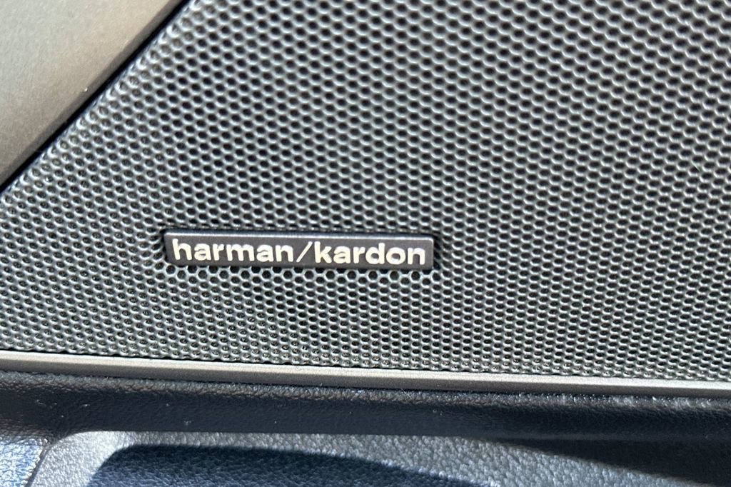 Used 2025 BMW M340i xDrive w/ Premium Package image 19