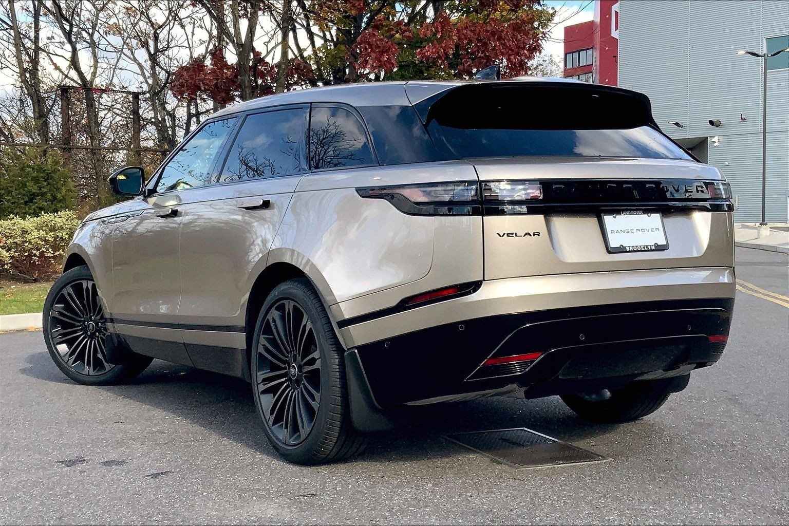 New 2026 Land Rover Range Rover Velar Dynamic SE image 12