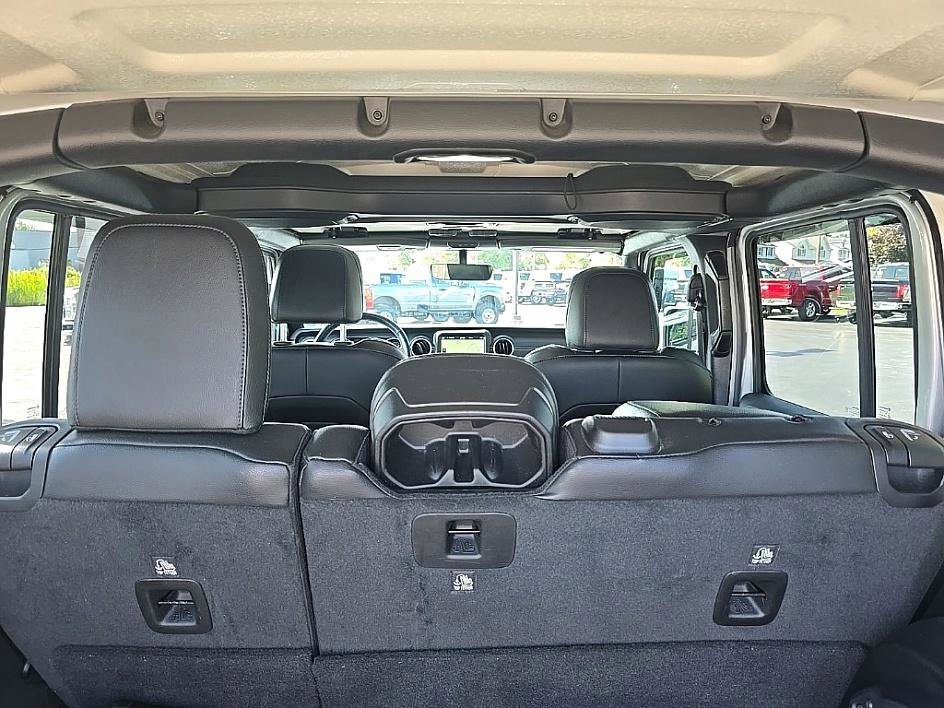 Used 2022 Jeep Wrangler Unlimited Sahara w/ Dual Top Group image 29