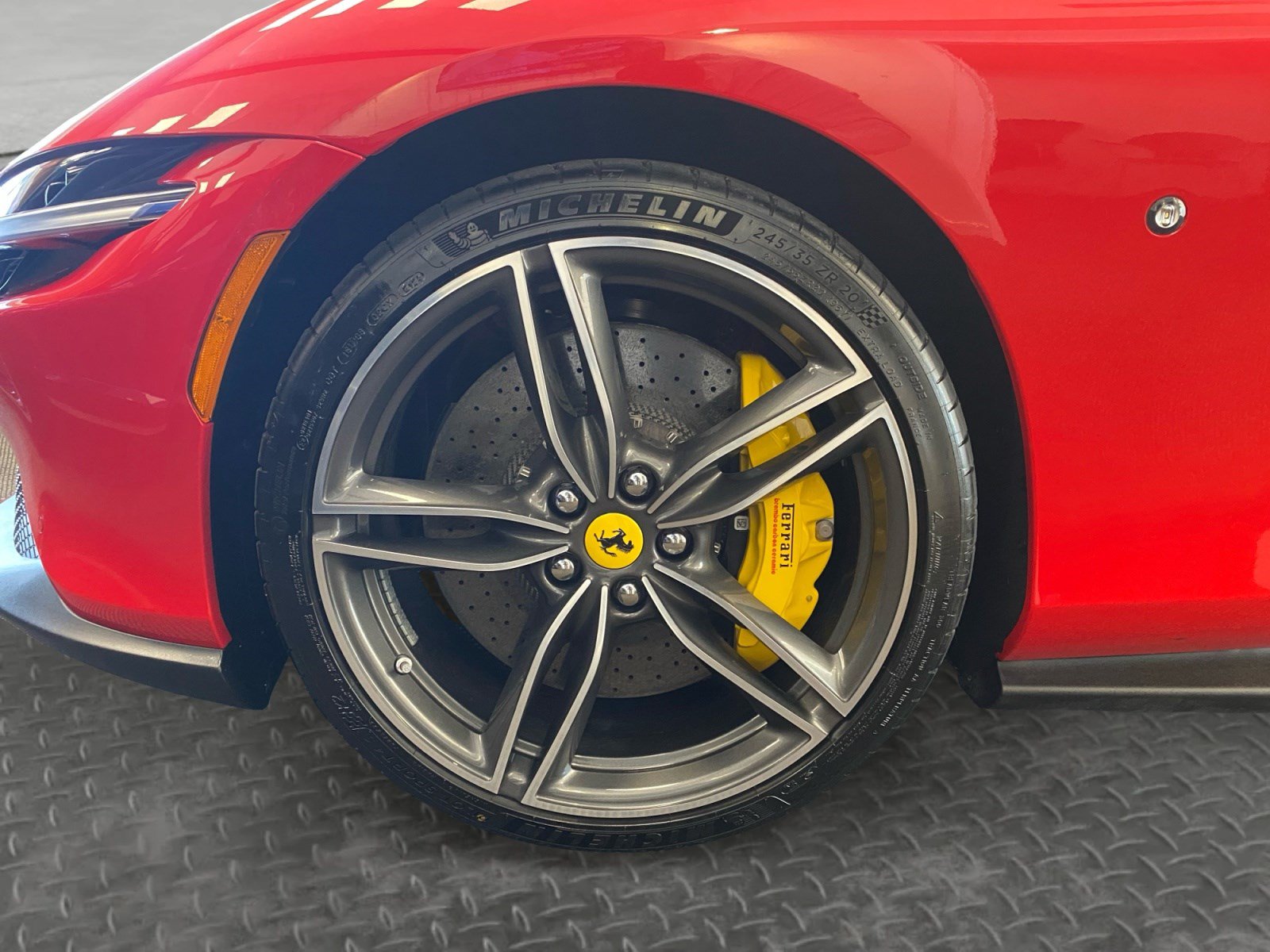 Used 2025 Ferrari Roma Spider RWD image 9