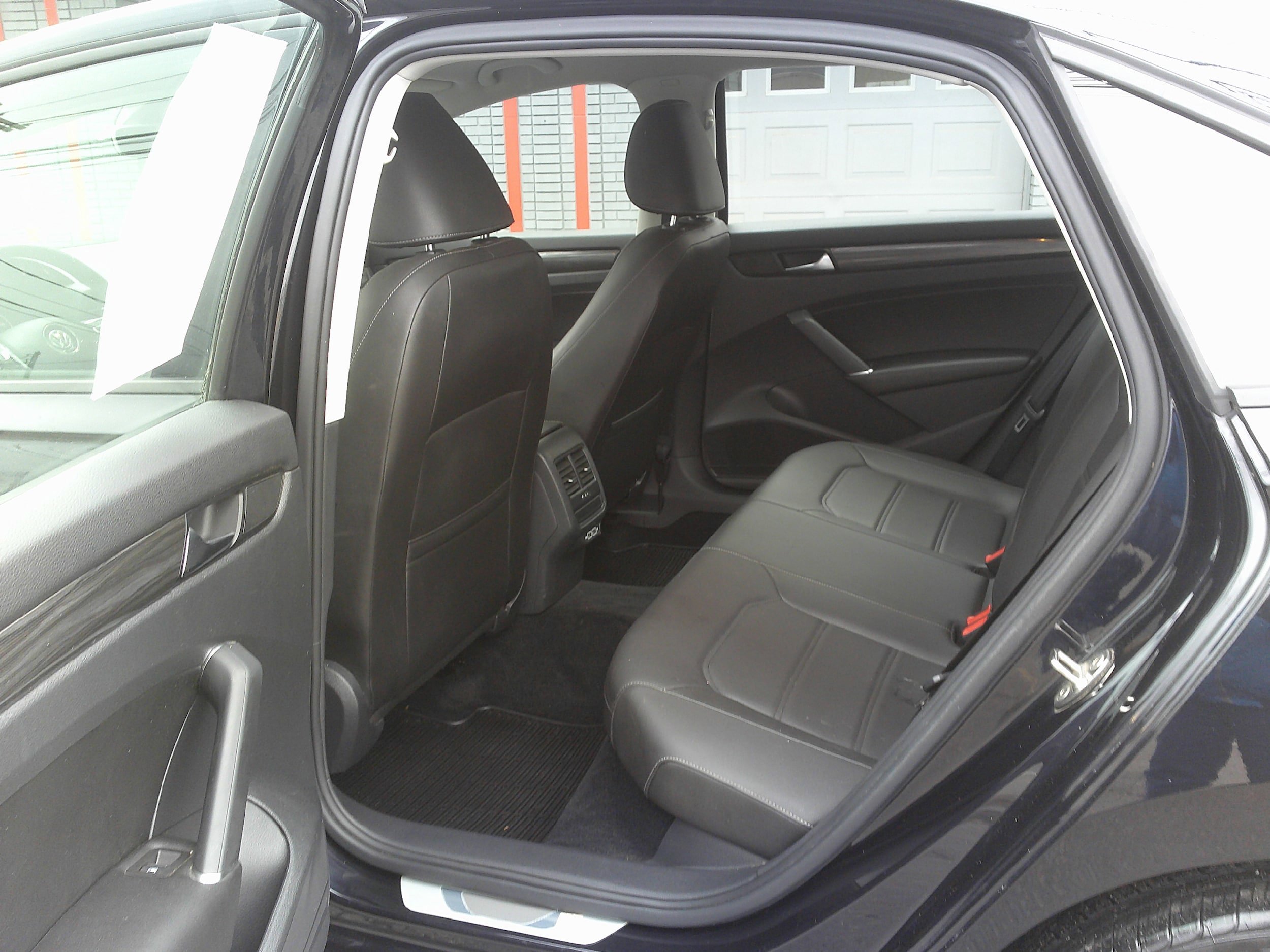 Used 2020 Volkswagen Passat 2.0T R-Line FWD image 18