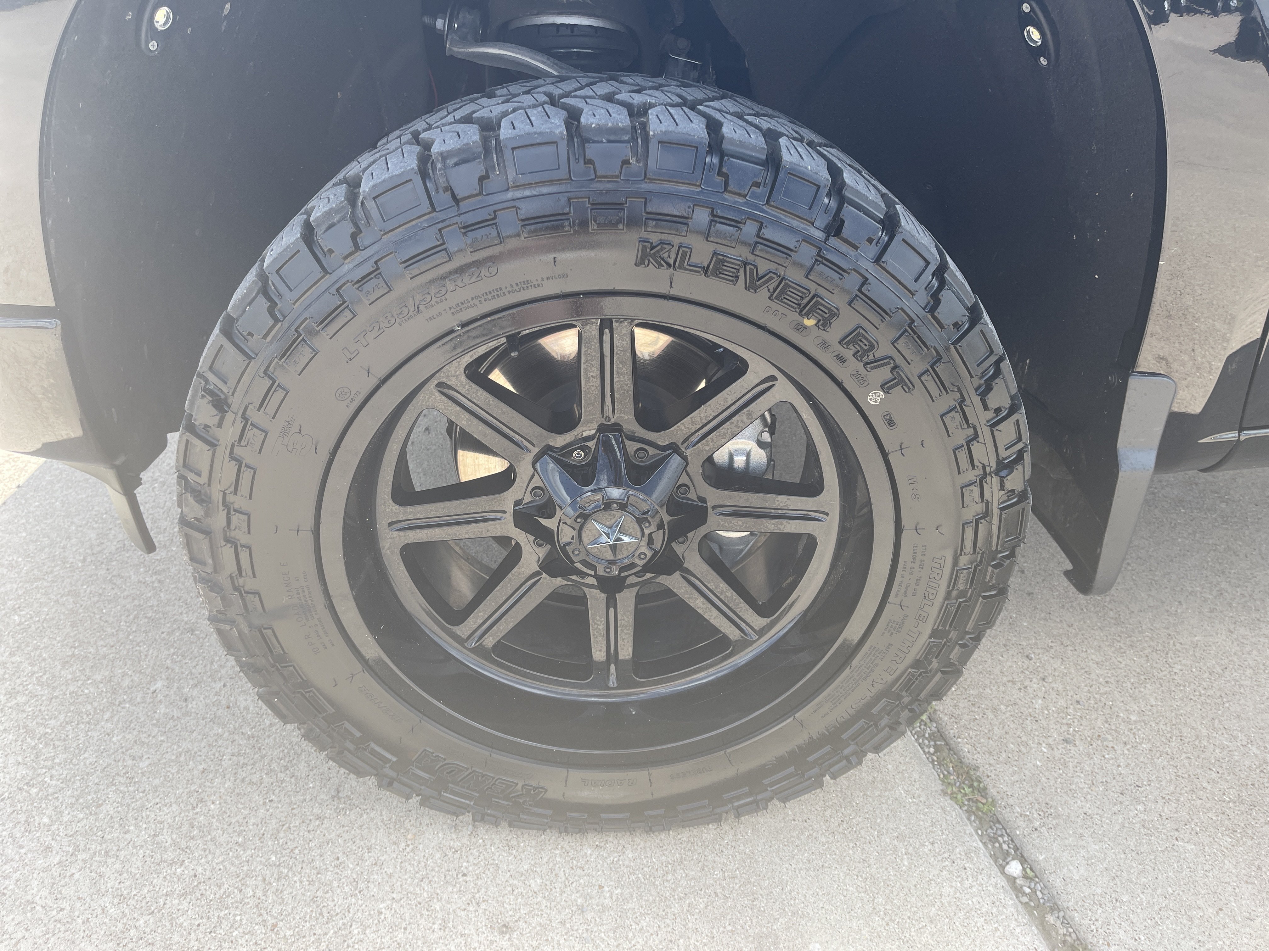 Used 2025 Chevrolet Silverado 1500 Custom w/ Turbomax Blackout Package AWD/4WD image 11