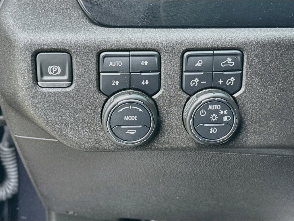 Used 2024 Chevrolet Silverado 1500 LTZ AWD/4WD image 11