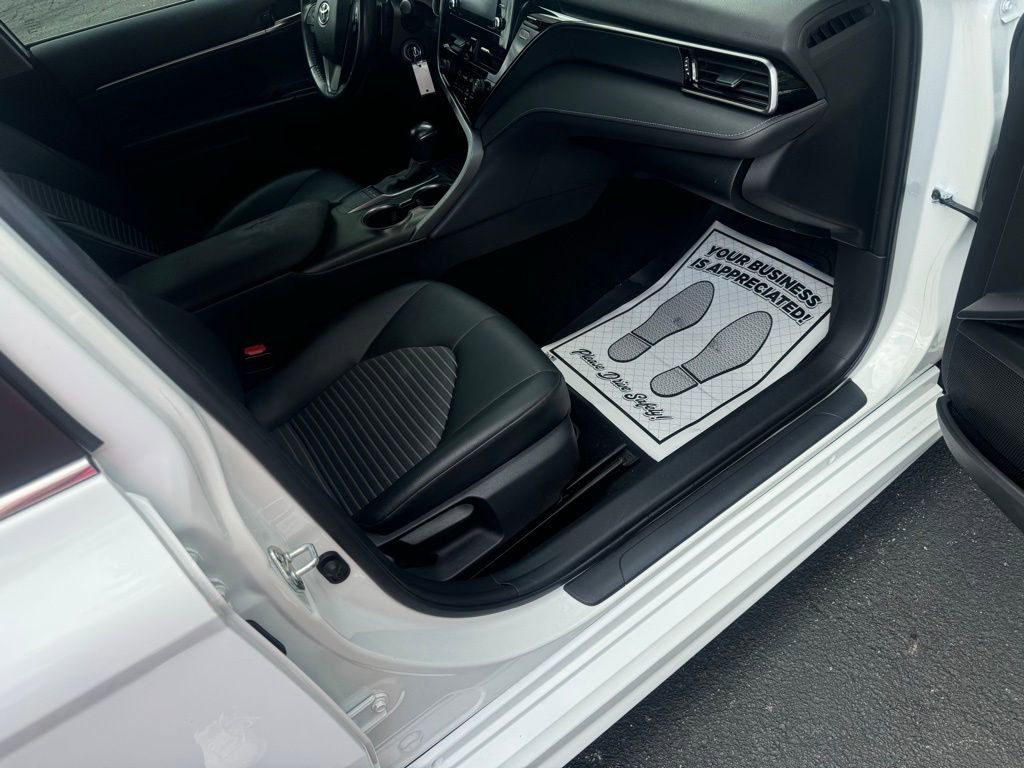Used 2023 Toyota Camry SE image 9