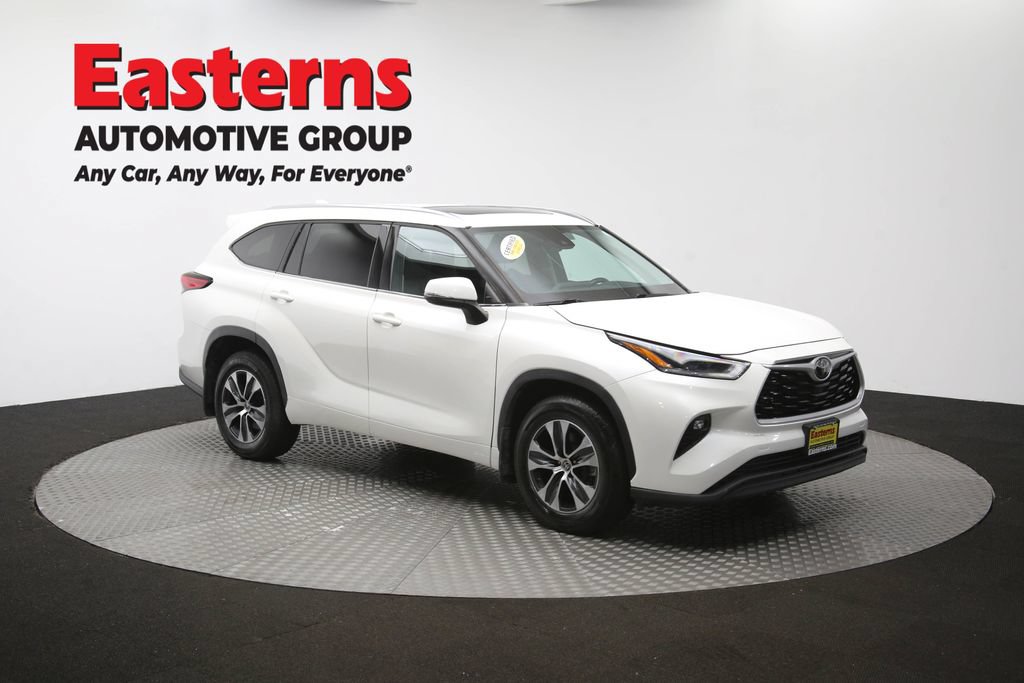 Used 2021 Toyota Highlander XLE AWD/4WD image 50