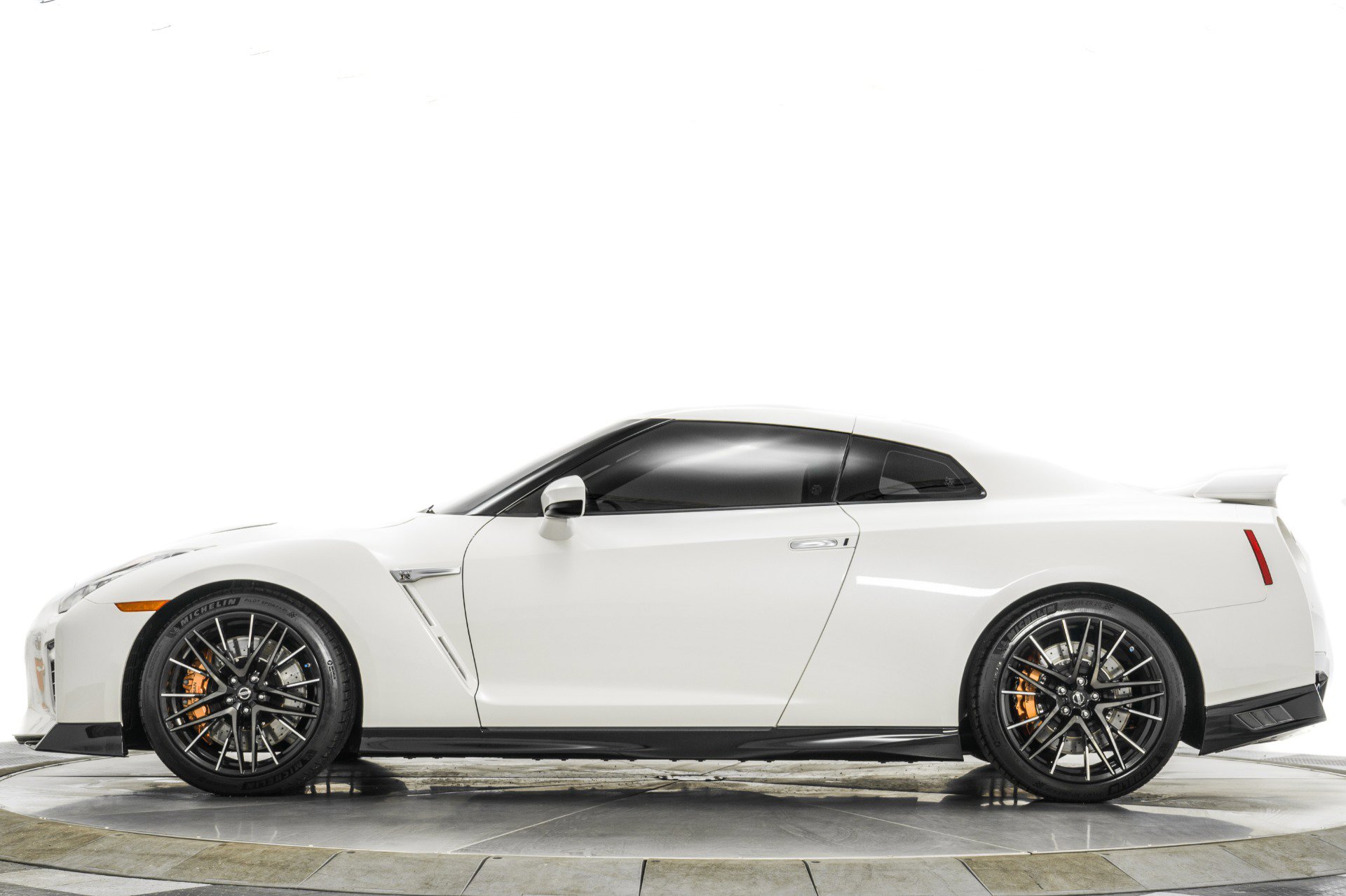 Used 2020 Nissan GT-R Premium image 6