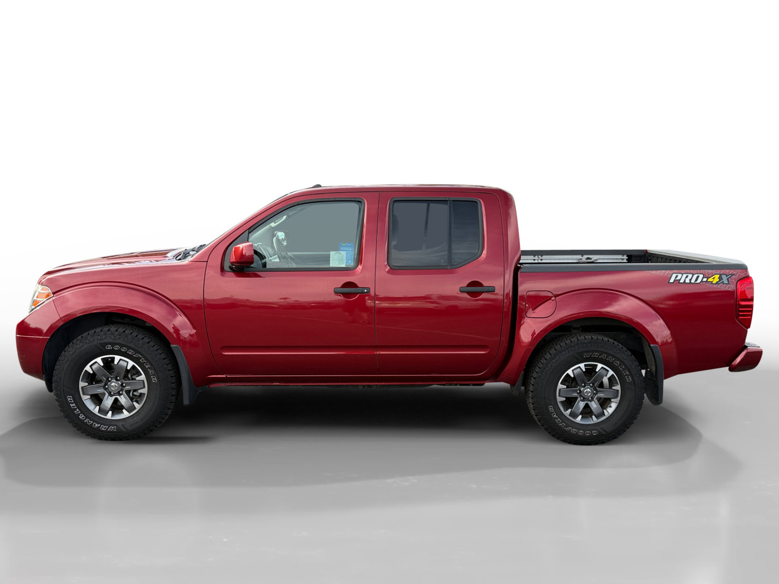 Used 2019 Nissan Frontier PRO-4X image 2