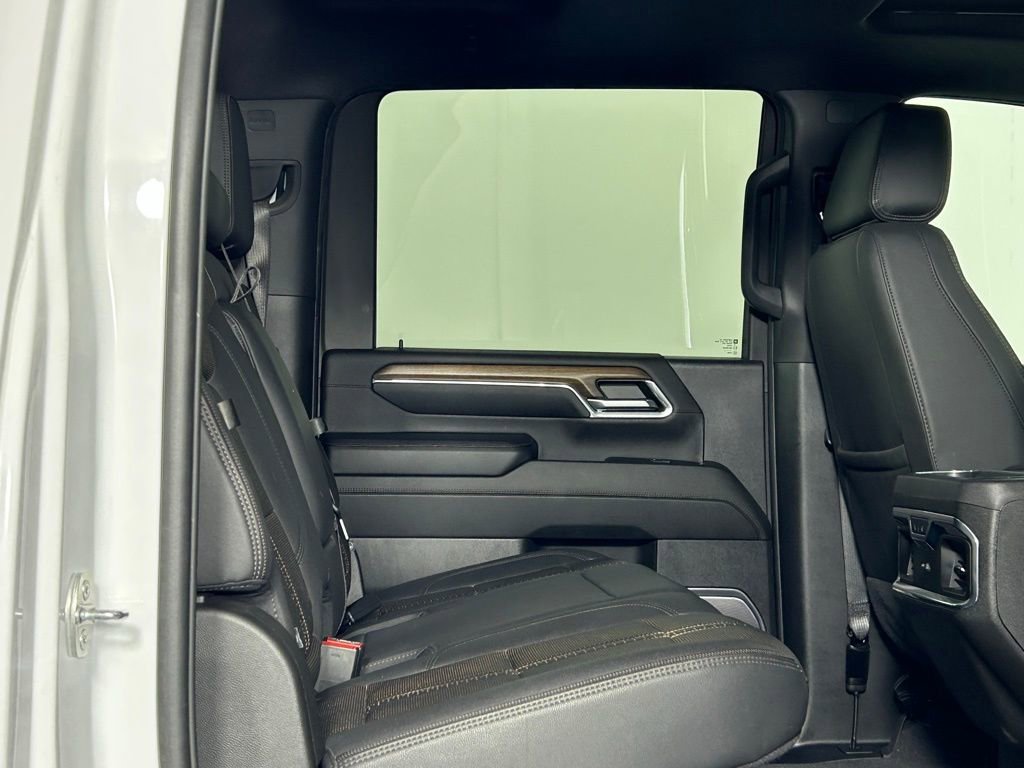 Used 2024 Chevrolet Silverado 2500 High Country w/ High Country Premium Package AWD/4WD image 14