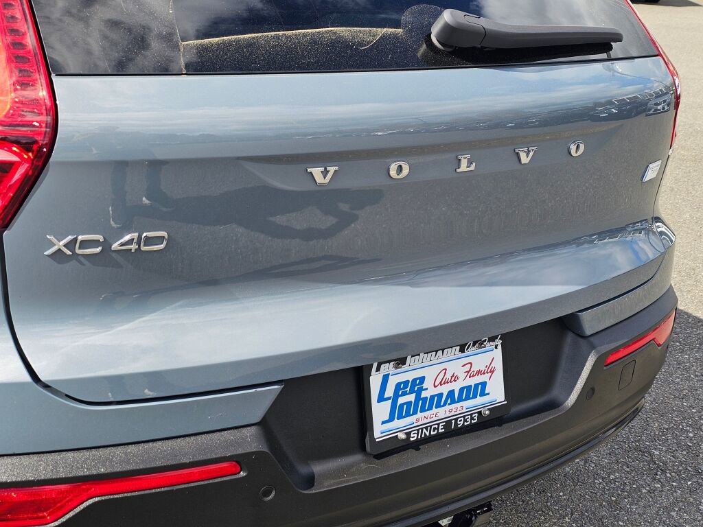 Used 2023 Volvo XC40 Recharge Ultimate image 24
