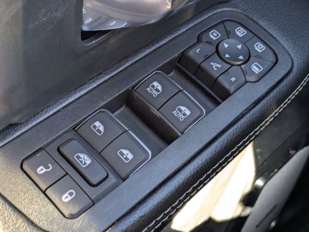 New 2026 RAM 3500 Laramie AWD/4WD image 25