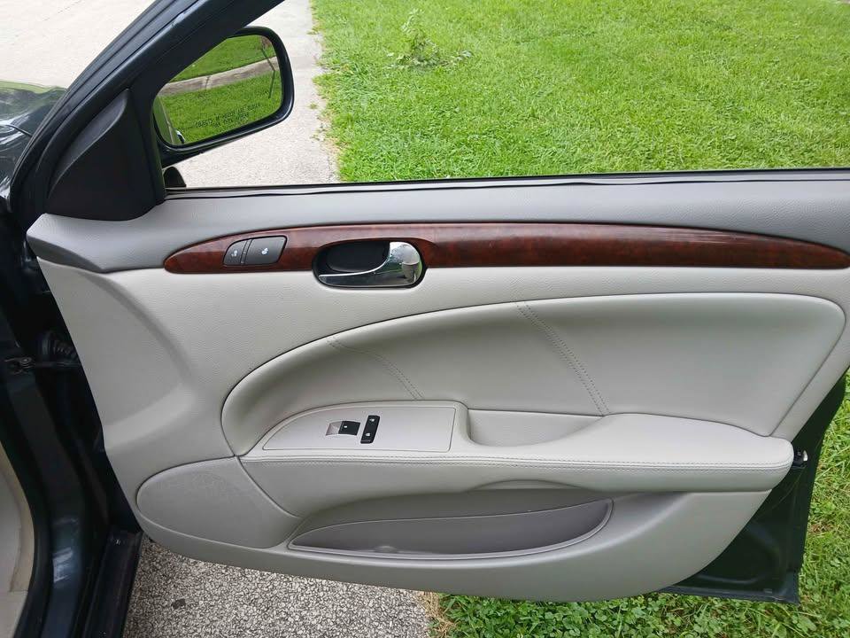 Used 2009 Buick Lucerne CXL w/ Driver Confidence Package FWD image 14