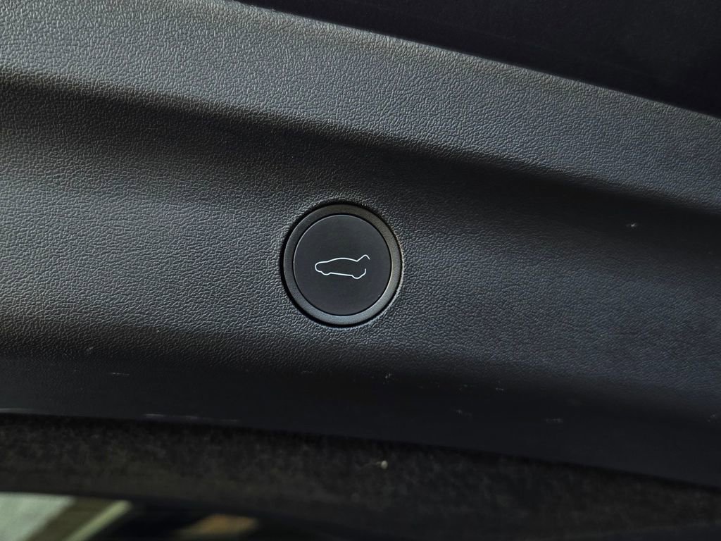 Used 2024 Tesla Model Y Long Range AWD/4WD image 26