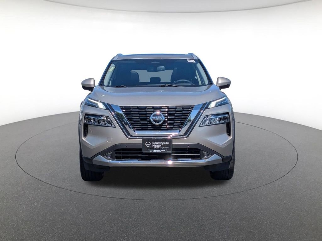 Used 2021 Nissan Rogue Platinum FWD image 2