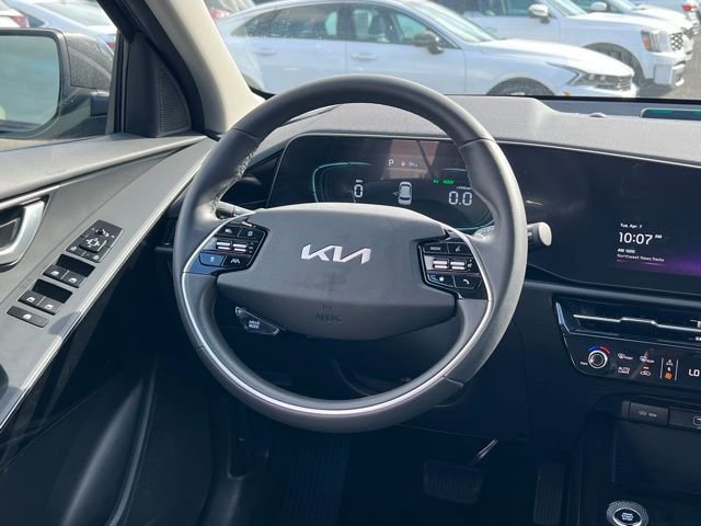Certified 2025 Kia Niro EX image 14