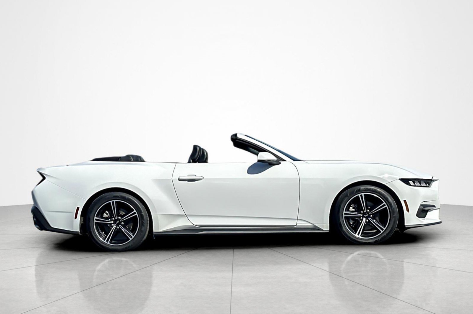 Used 2025 Ford Mustang Premium image 6