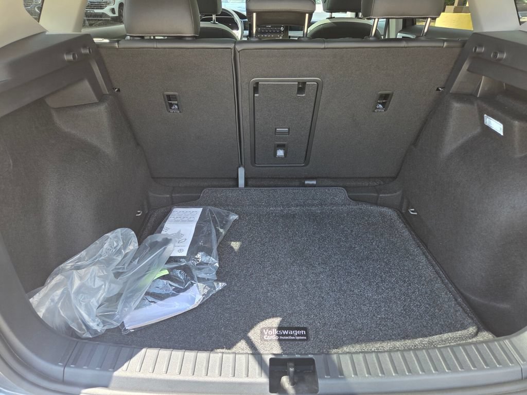 Certified 2025 Volkswagen Taos SE FWD image 26